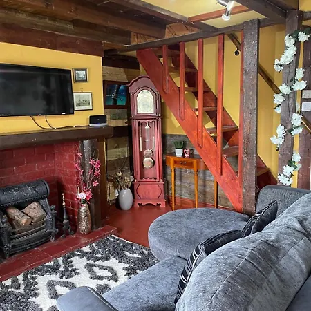 Yarm Rafters Sleep 3 Next To Fox Covert Pub